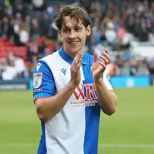 Callum Brittain: Bek Sayap Enerjik Blackburn Rovers dengan Gaya Modern