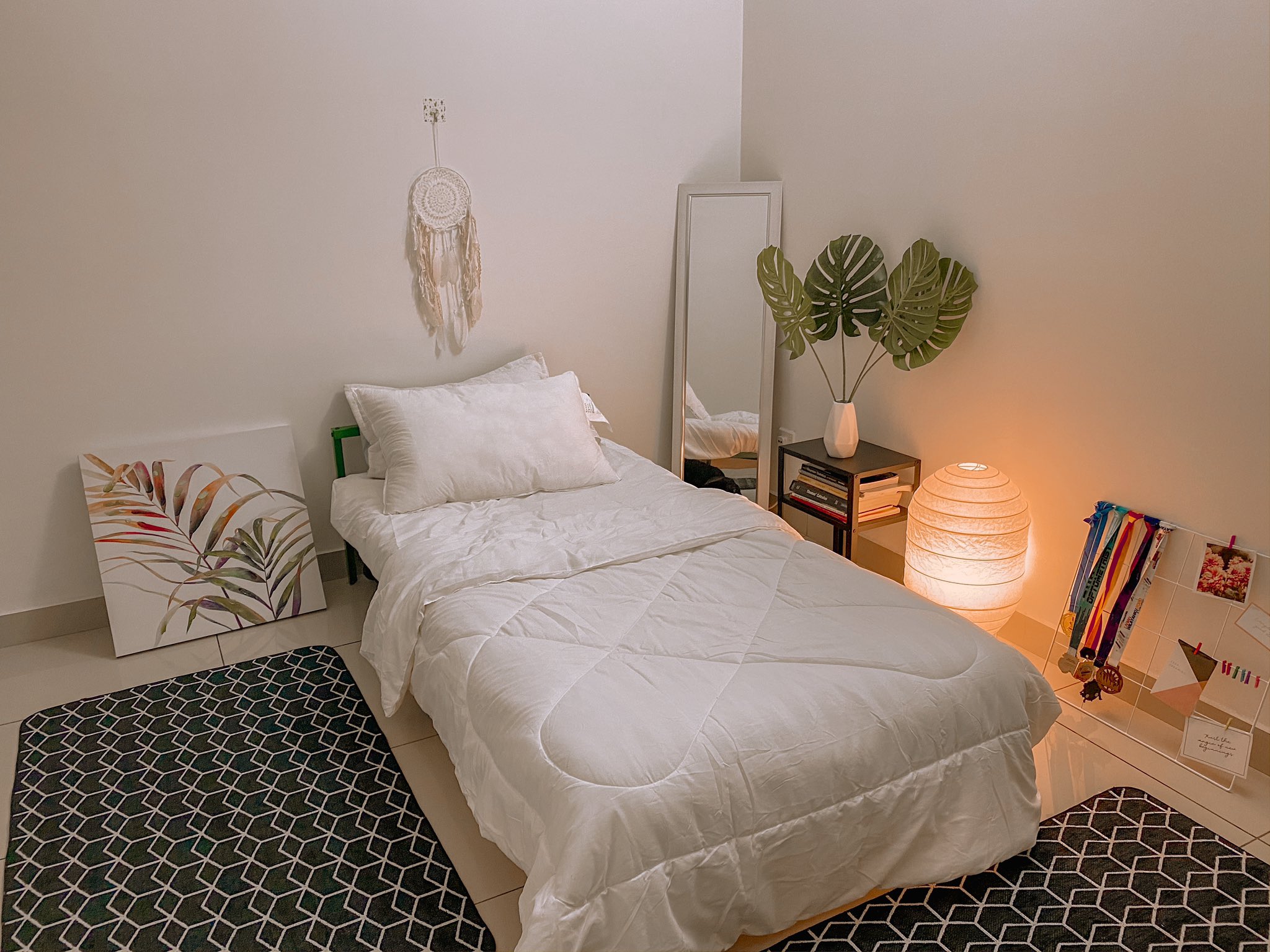 Cara Dekor Kamar Tanpa Paku Biar Aman Gak Dimarahi Ibu Kos